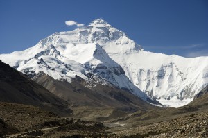 Everest_North_Face_toward_Base_Camp_Tibet_Luca_Galuzzi_2006[1]